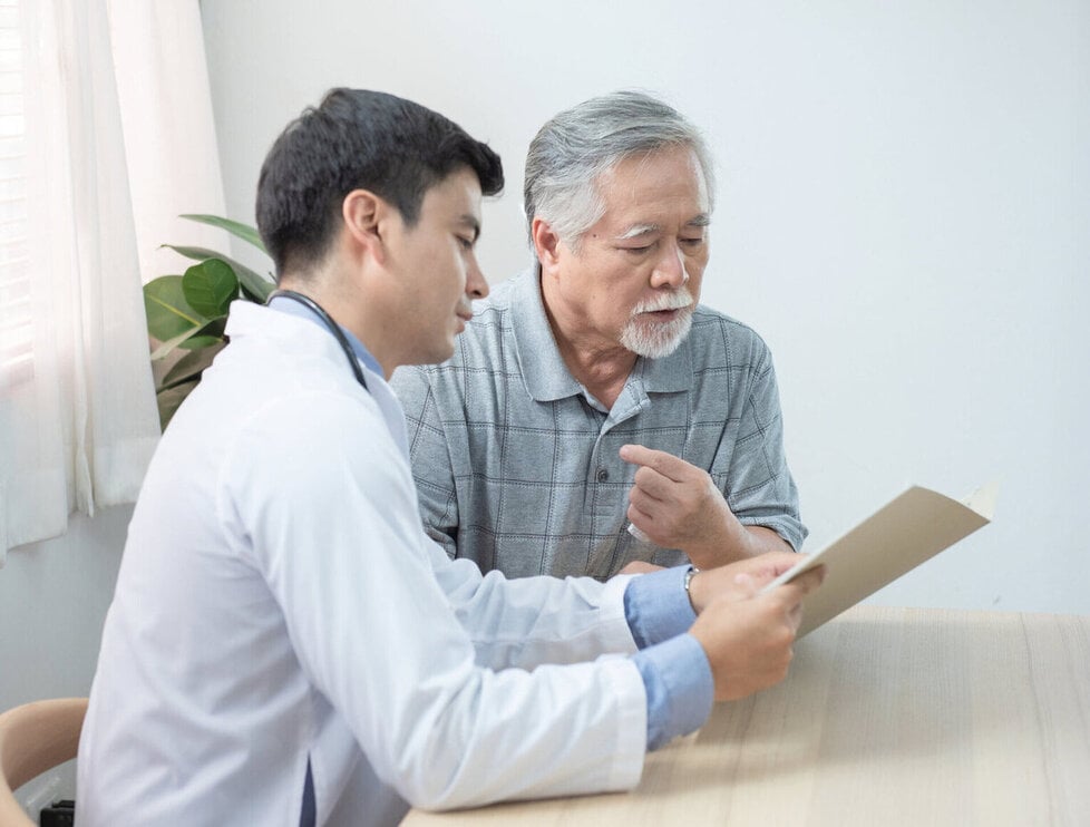 doctor-explain-test-result-elder-man-patient
